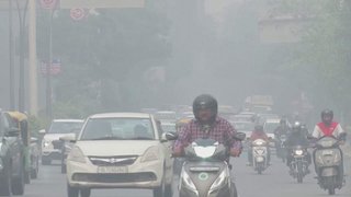 Thick, toxic smog blankets Delhi
